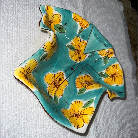 Clay Art Hawaiian Shirt Bowl Set of 2 Ceramic Luau Theme Candy/Nut
Bowls Party - Picture 4 of 11